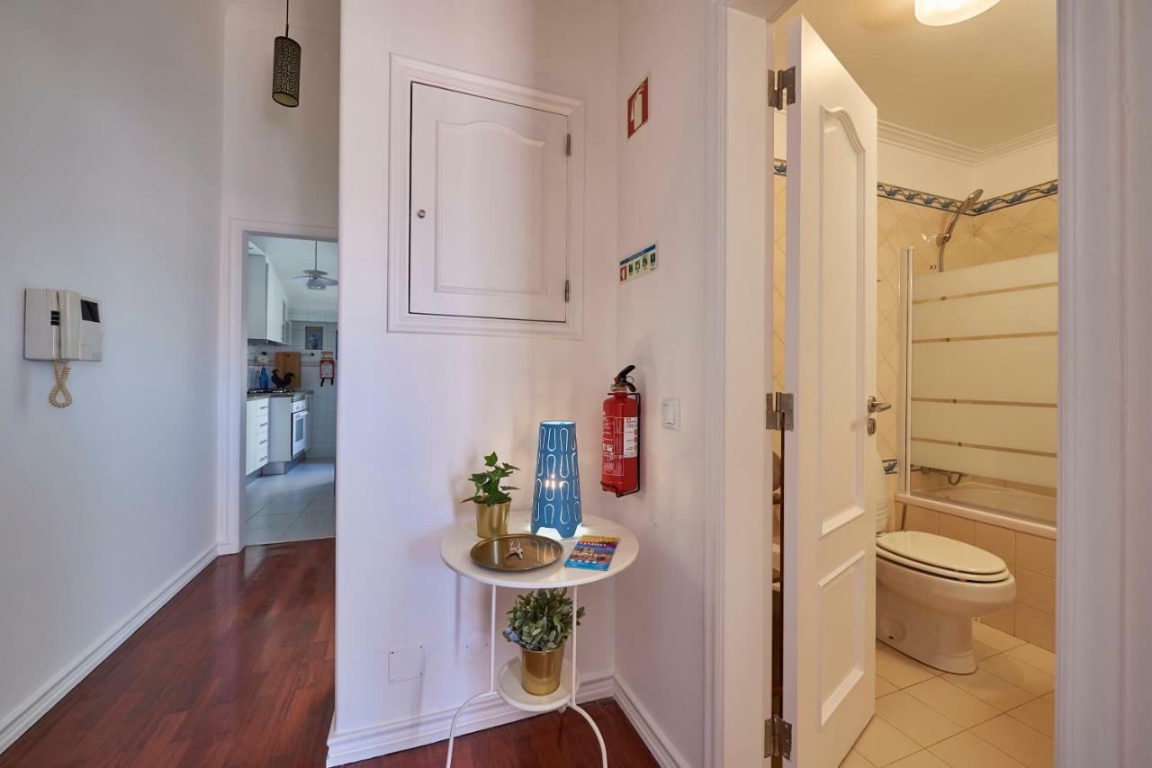 Cozy Apartment In Historic Center With Terrace Lisbon Exterior photo